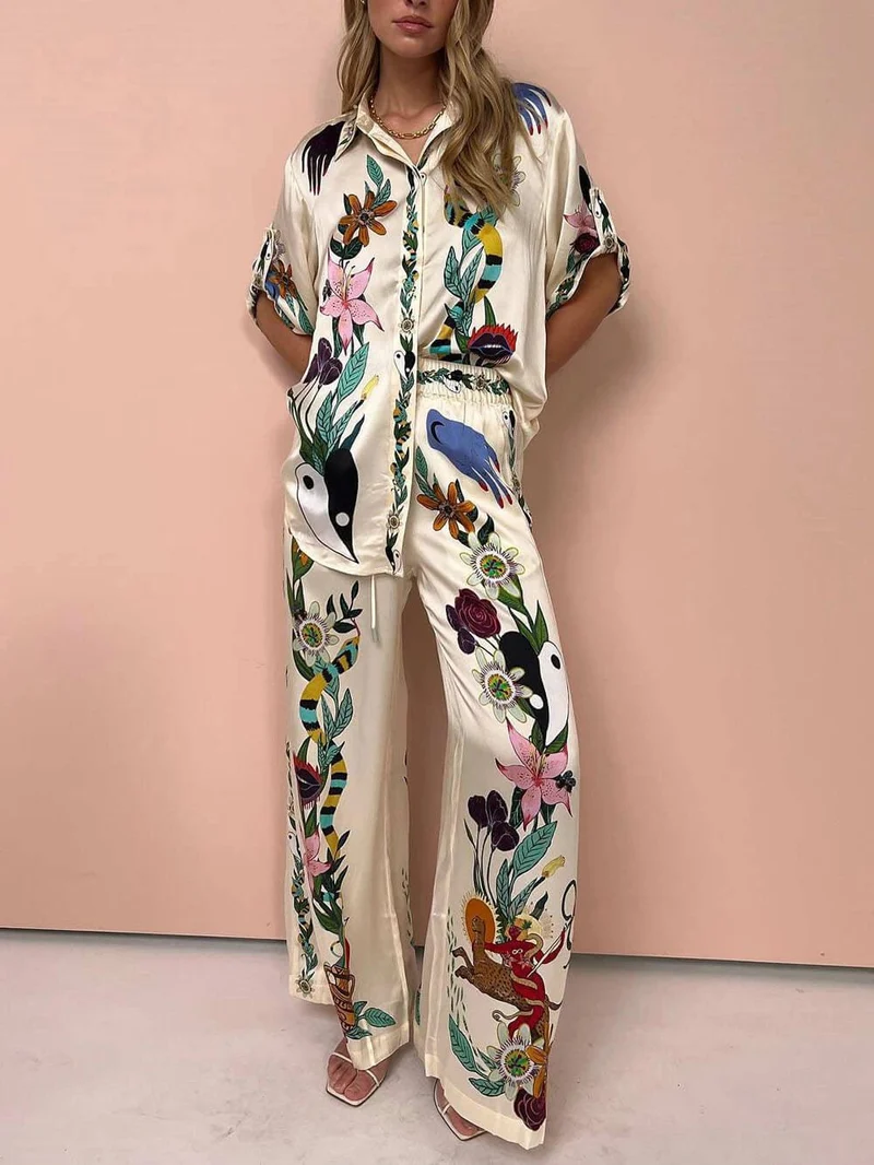 Nika | Resort Vibes Satin einzigartiges Druck-Shirt und Hosen-Set Fit
